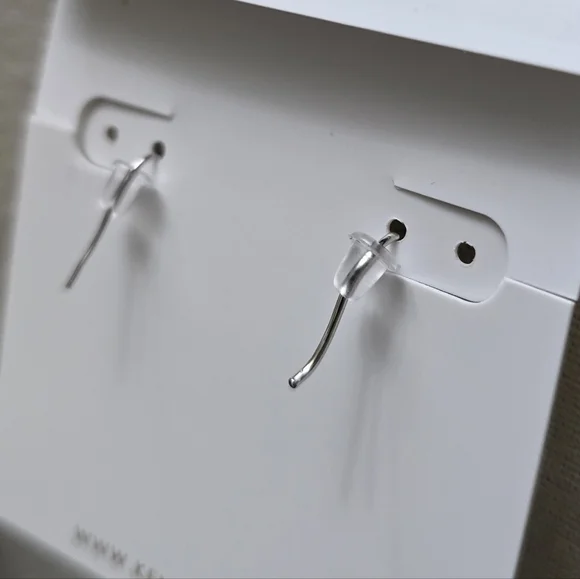 Disney/Kendra Scott Silver Minnie Mouse Pearl Drop Earrings - Picture 4 of 5